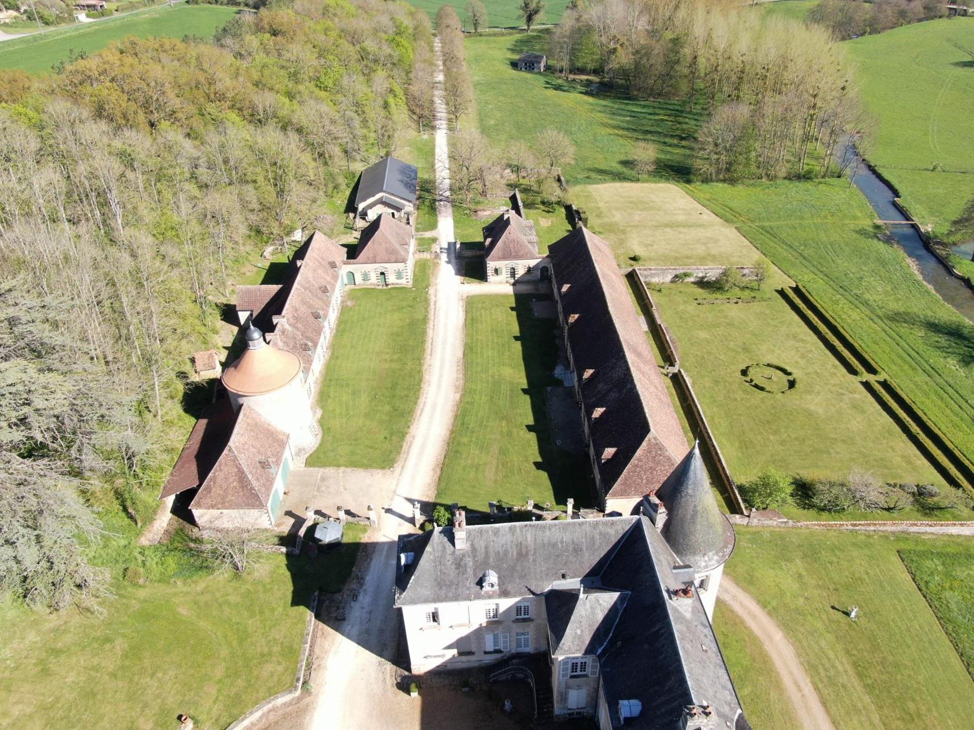 Chateau De Beaujeu Sens-Beaujeu Экстерьер фото